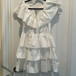 White ruffled sleeveless short dress